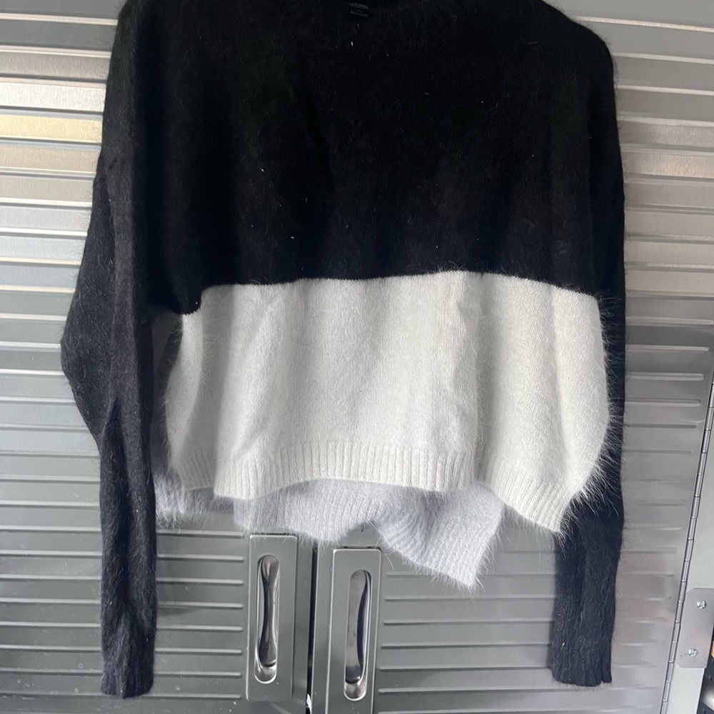 Sweater - Picture 4 of 4